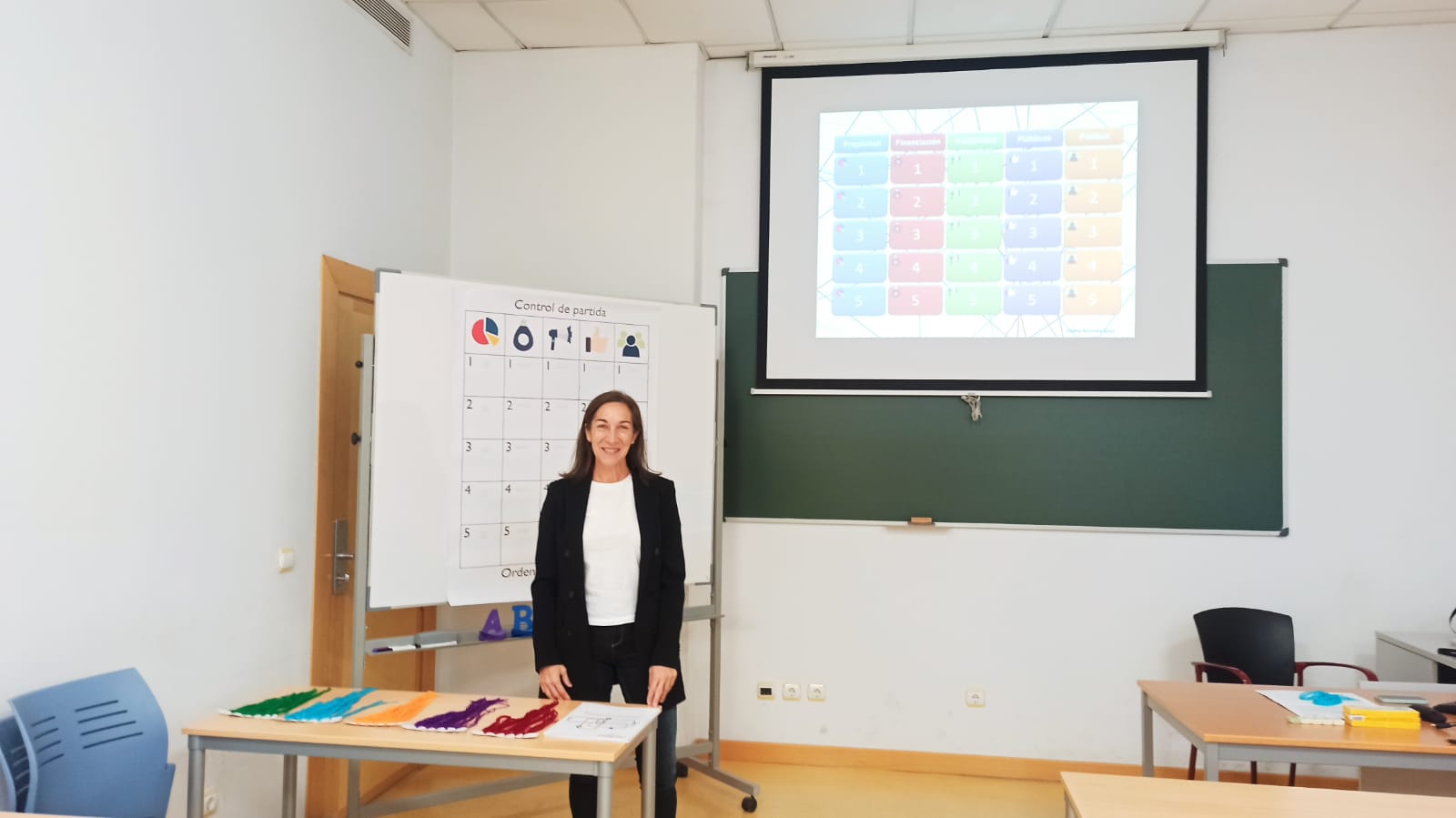 La profesora Gema Alcolea durante la actividad "Terlaraña de Influencias"